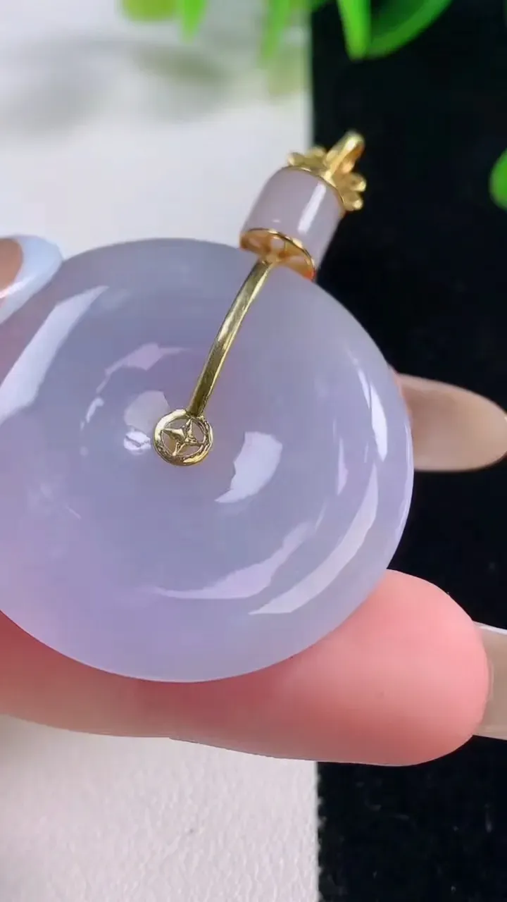 天然A货翡翠18K金紫罗兰平安扣吊坠，尺寸34-6，重量:16.62g
11月20日