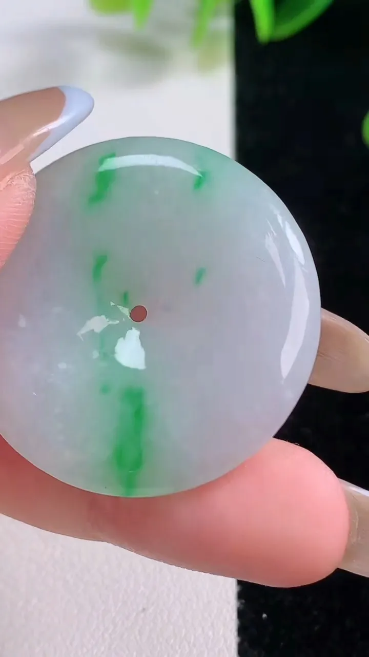 天然A货翡翠平安扣吊坠，尺寸34-5.7，重量:14.57g
11月20日