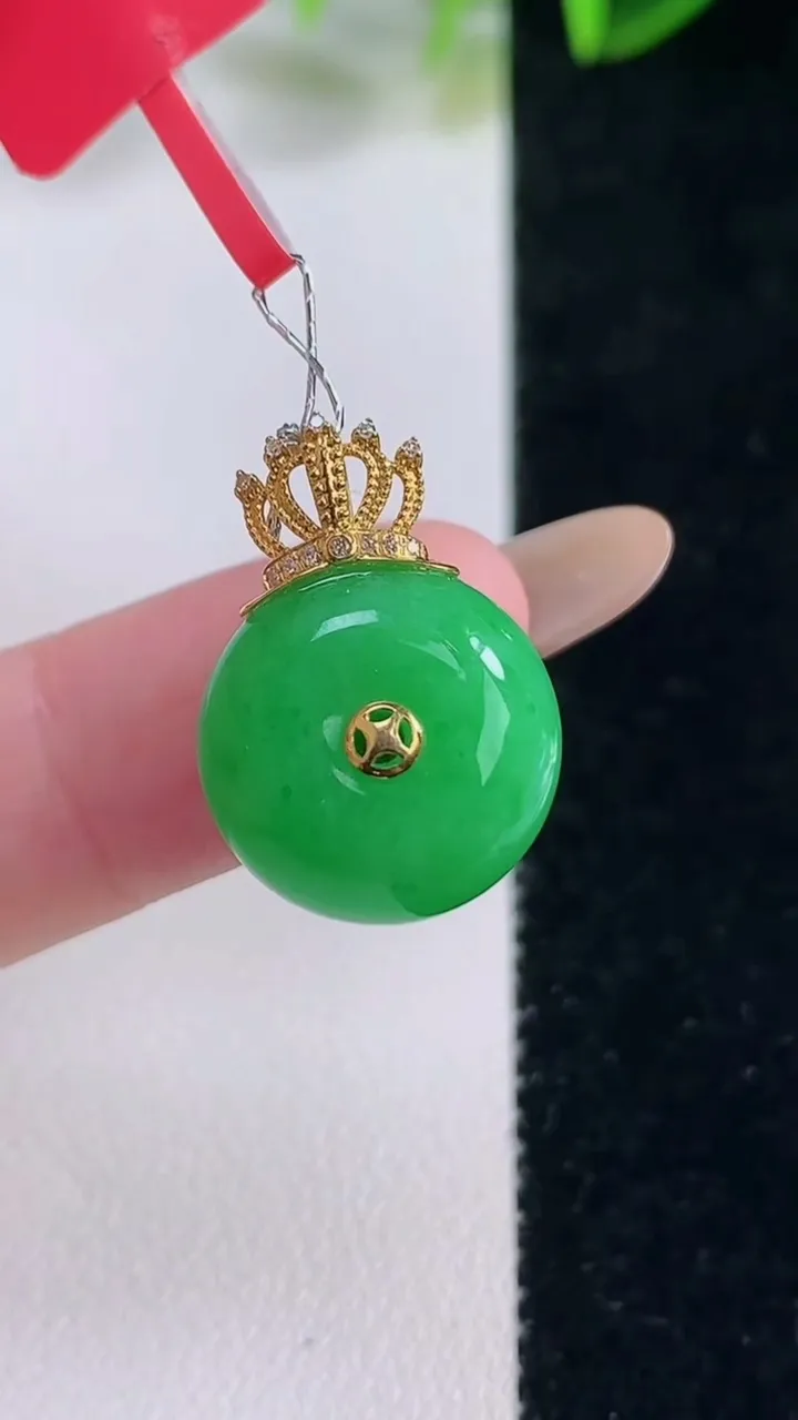 天然A货翡翠平安扣吊坠，尺寸15.2-9.6，重量:5.65g
11月20日