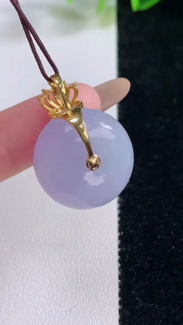 天然A货翡翠18K金紫罗兰平安扣吊坠，尺寸20-11.7，重量:11.14g
11月20日