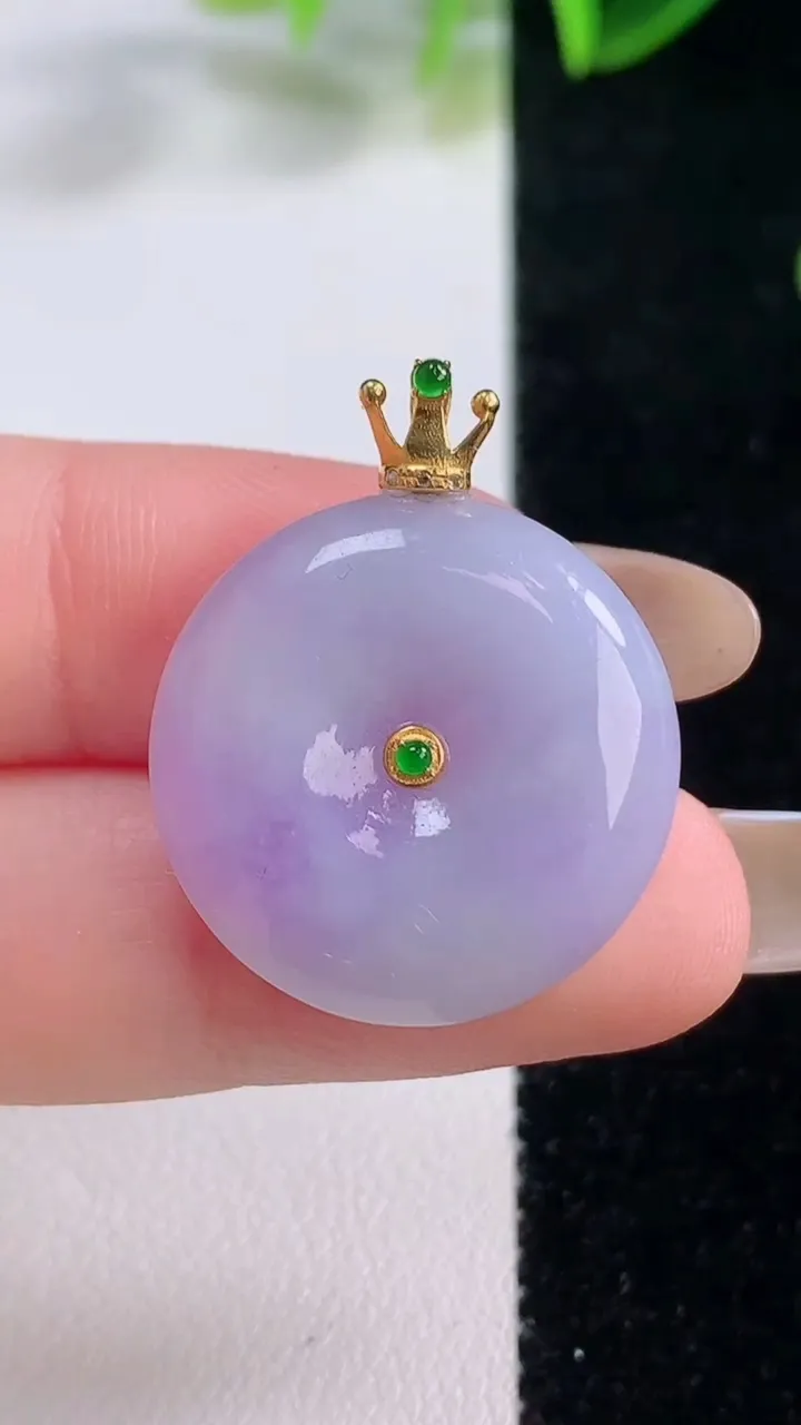 天然A货翡翠18K金紫罗兰平安扣吊坠，尺寸22.8-5.4，重量:6.83g
11月20日