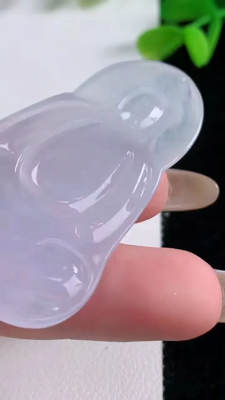 天然A货翡翠观音菩萨吊坠，尺寸54.3-33-4.7，重量:16.45g
11月21日