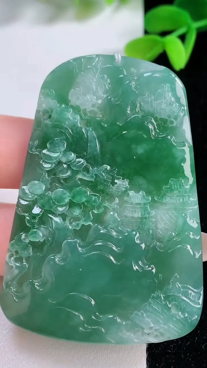 天然A货翡翠山水牌吊坠，尺寸59.3-40.3-9，重量:30.33g
11月21日