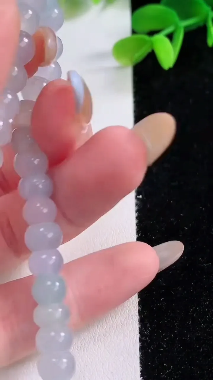 天然A货翡翠双彩算盘珠手串，尺寸6.7-4.4-35颗，重量:17.64g11月21日
工厂直销收藏佳品,种好水足，色泽均匀，有种有色，上手高大气！