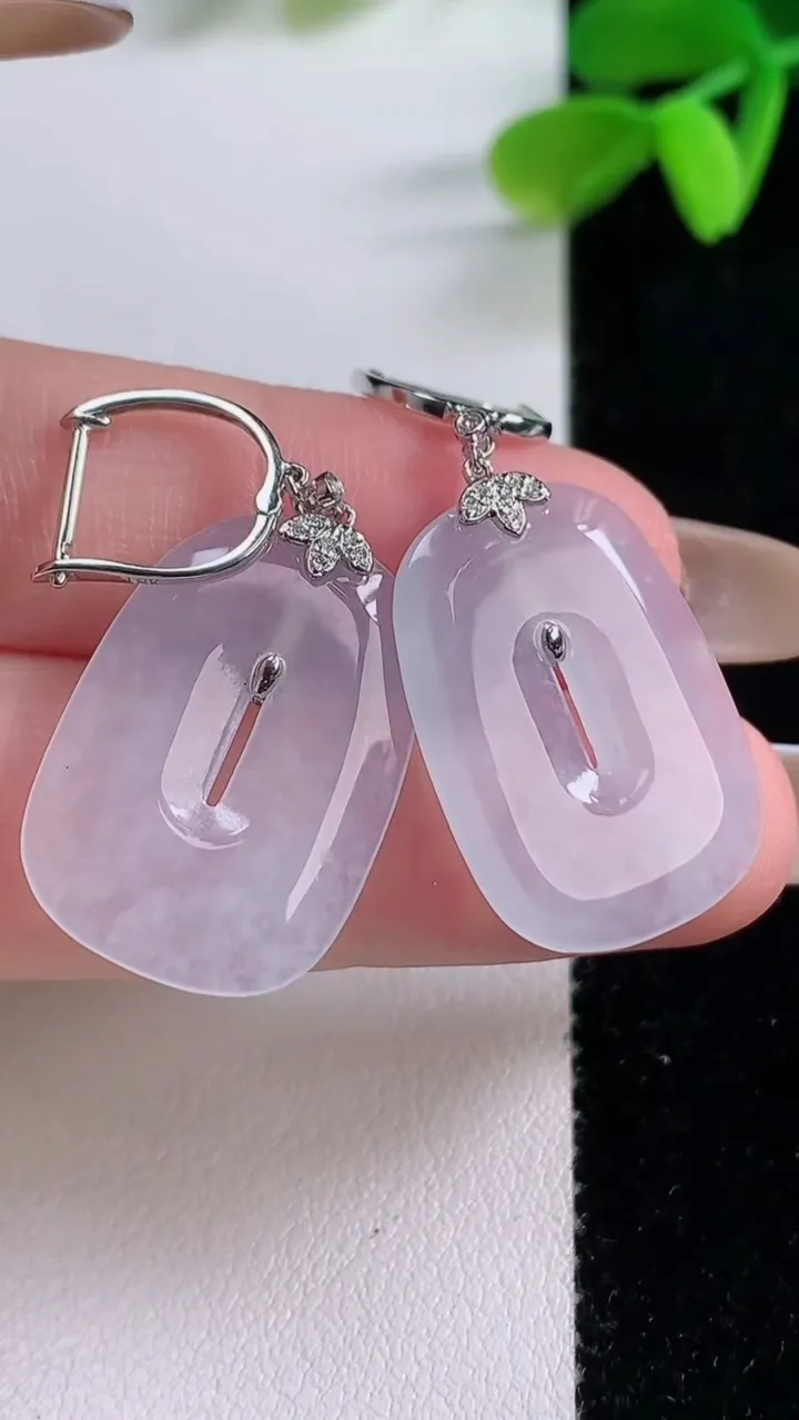 天然A货翡翠18K金紫罗兰多子多福 葡萄吊坠，尺寸39-20.6-12.5，重量:20.44g
11月21日