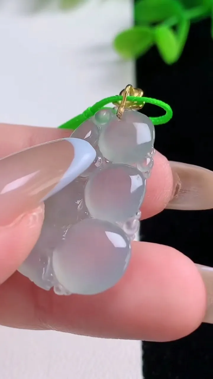 天然A货翡翠生肖猴吊坠，尺寸30.2-17.4-4，重量:3.60g
11月21日