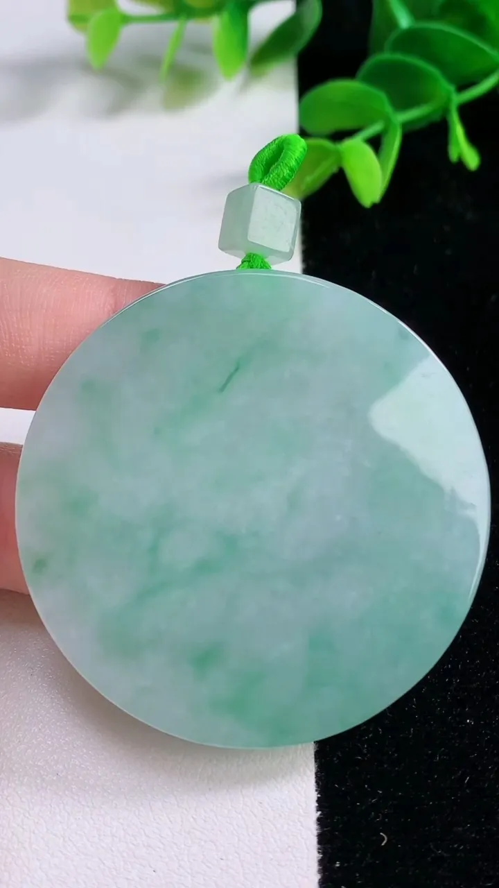 天然A货翡翠无事牌吊坠，尺寸50-6，重量:42.23g
11月21日