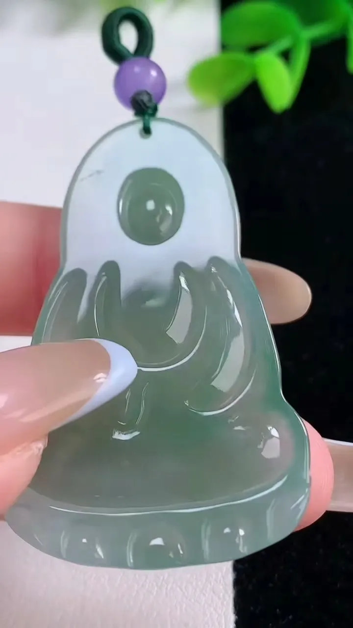 天然A货翡翠观音菩萨吊坠，尺寸49-31-5.3，重量:14.85g
11月21日