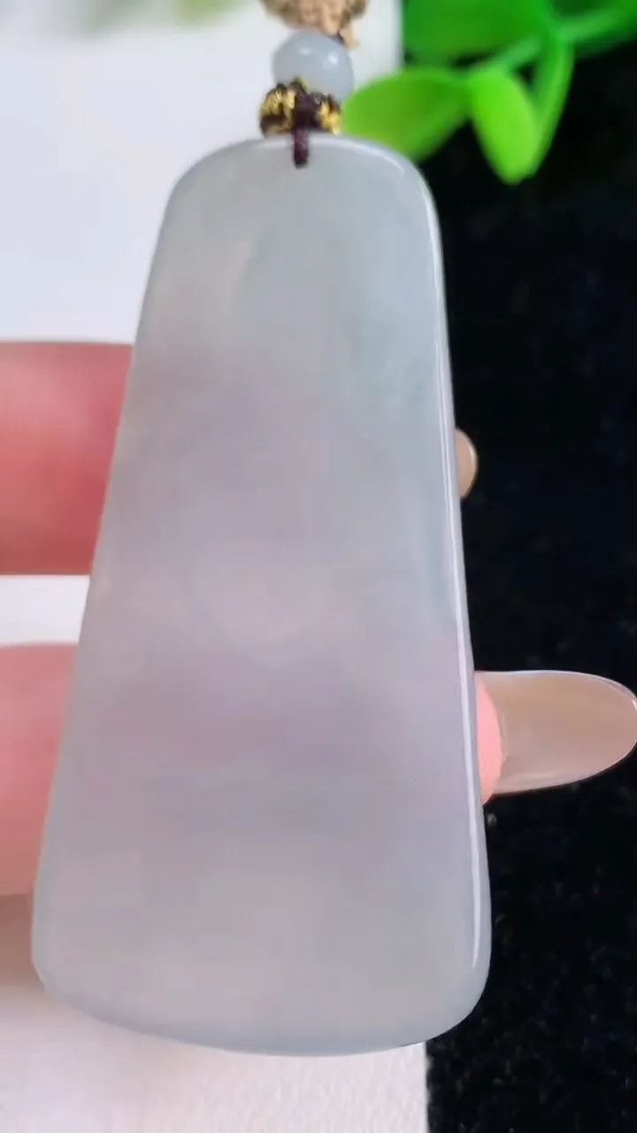 天然A货翡翠观音菩萨吊坠，尺寸55.2-26.8-5，重量:18.33g
11月21日