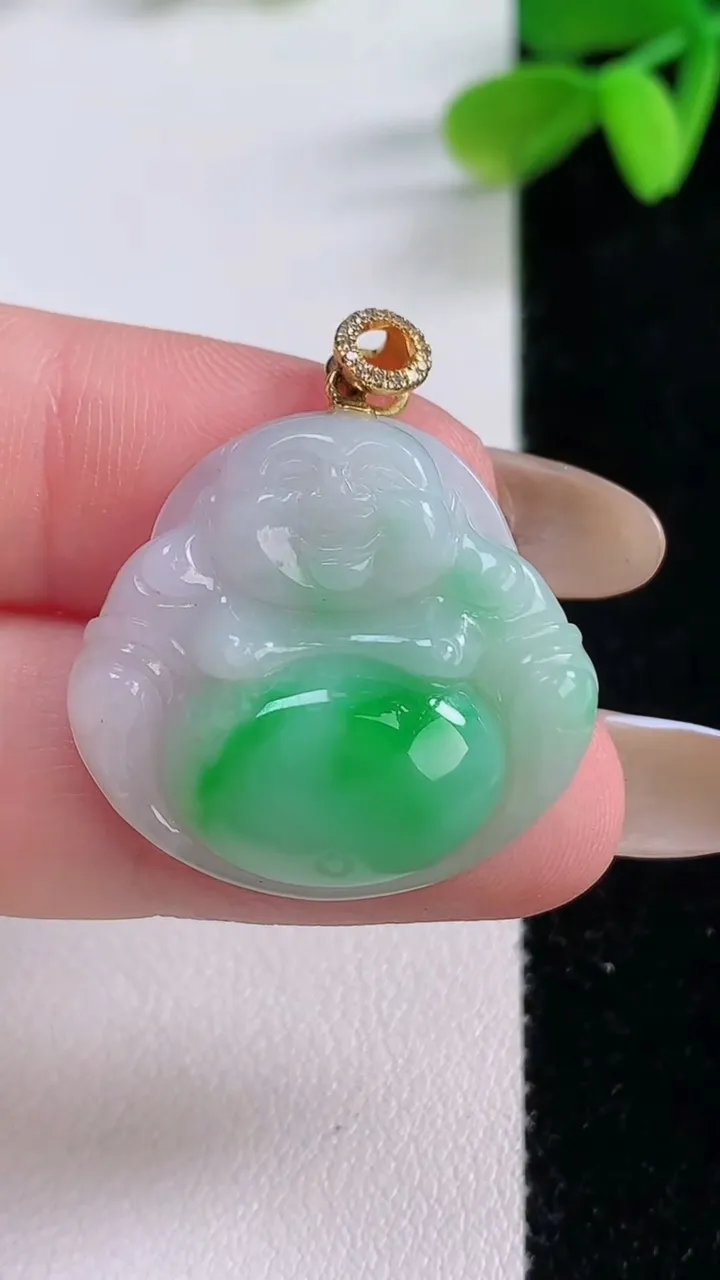 天然A货翡翠佛公吊坠，尺寸23.7-25.8-5.6，重量:5.66g
11月21日
