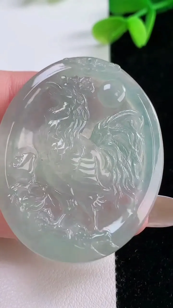 天然A货翡翠生肖鸡吊坠，尺寸47-37.8-4，重量:16.08g
11月21日