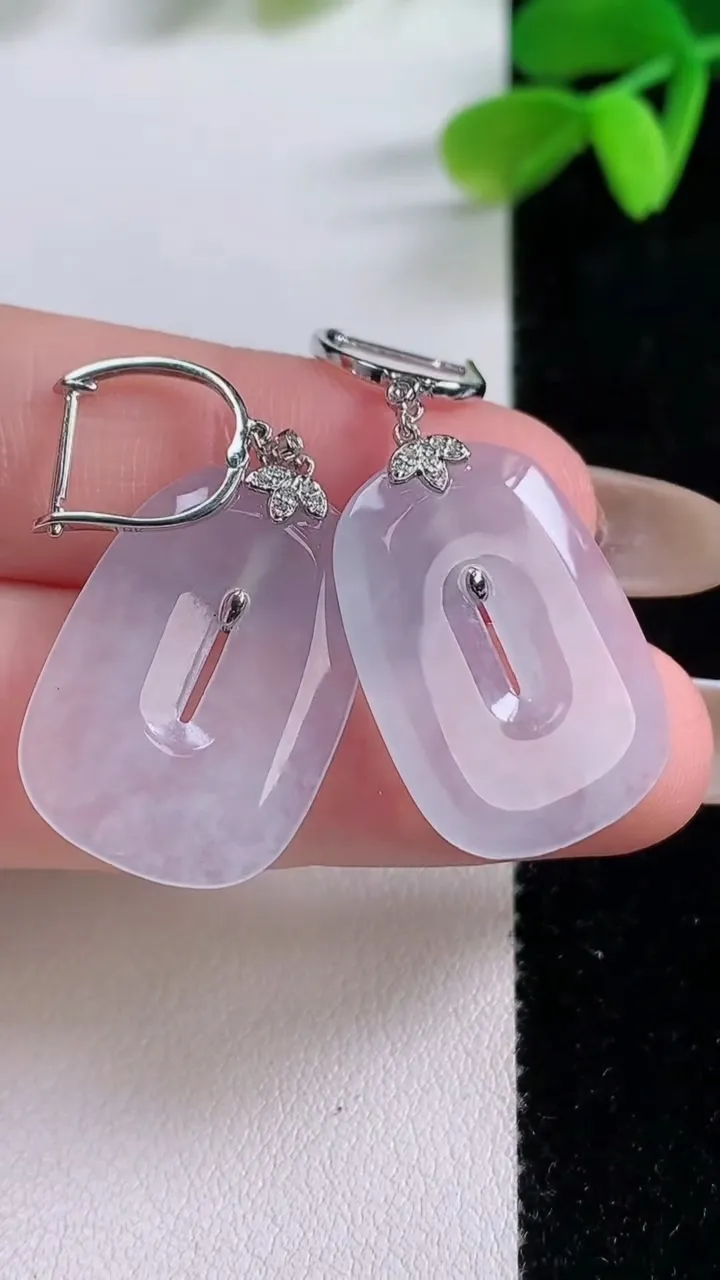 天然A货翡翠18K金紫罗兰多子多福 葡萄吊坠，尺寸39-20.6-12.5，重量:20.44g
11月21日