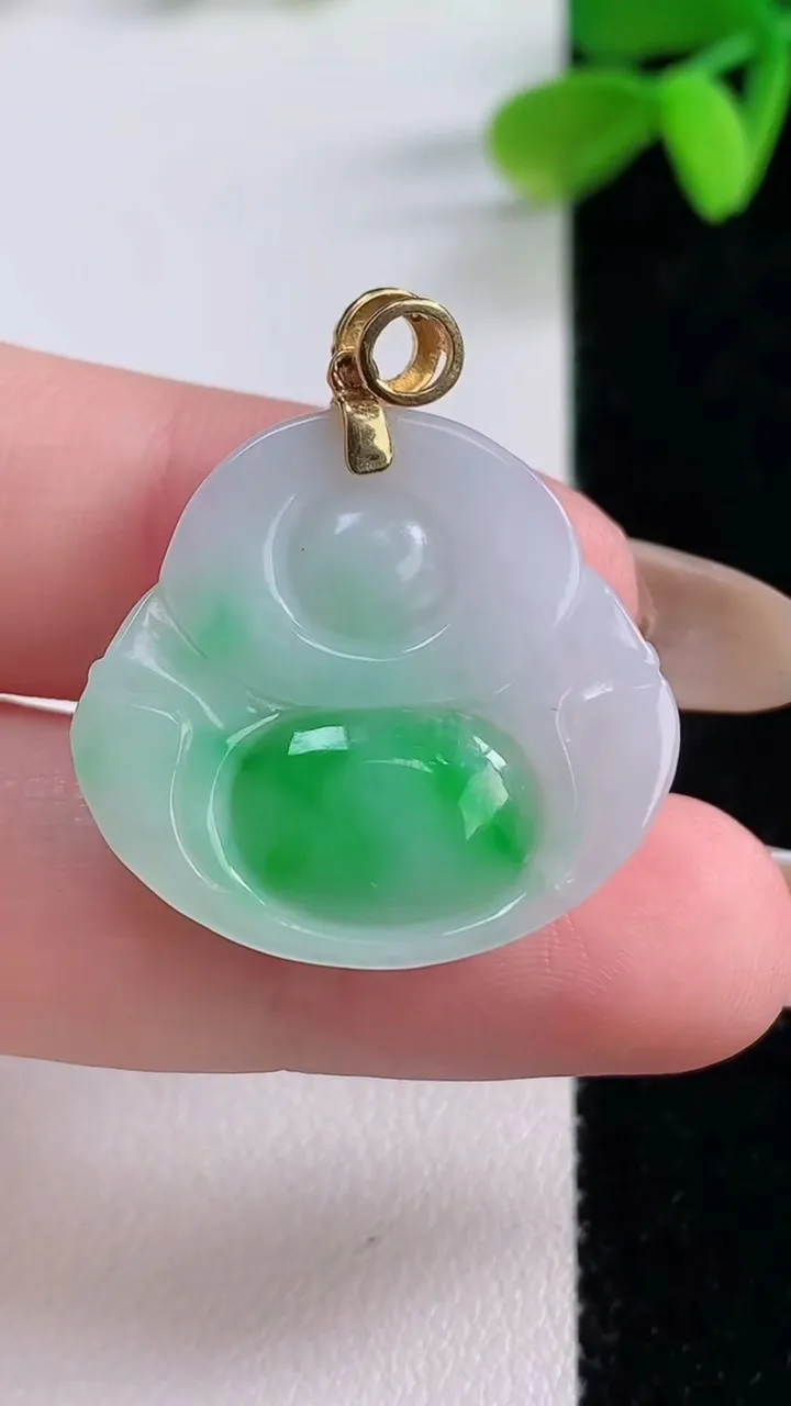 天然A货翡翠佛公吊坠，尺寸23.7-25.8-5.6，重量:5.66g
11月21日