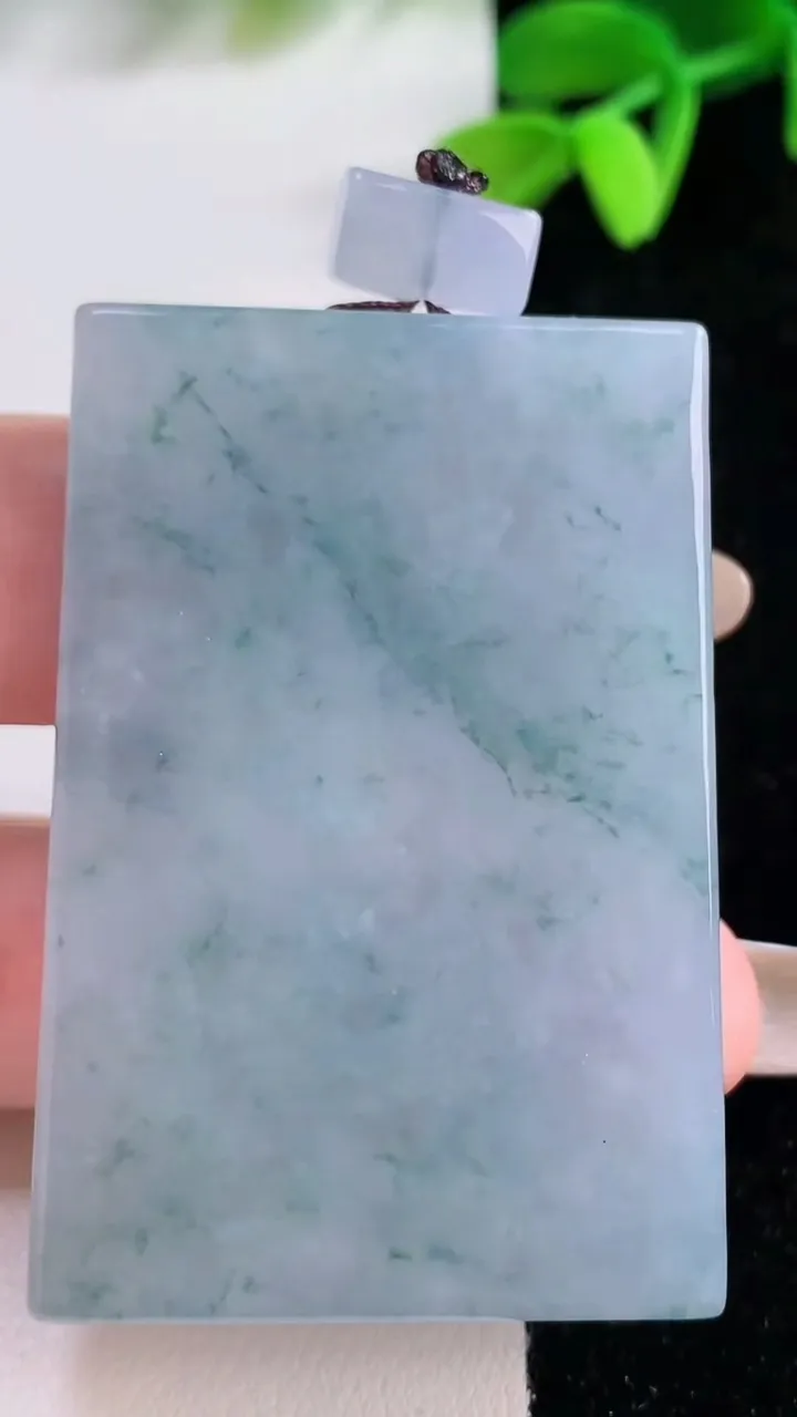 天然A货翡翠紫罗兰无事牌吊坠，尺寸51-34.3-6，重量:38.63g
11月21日