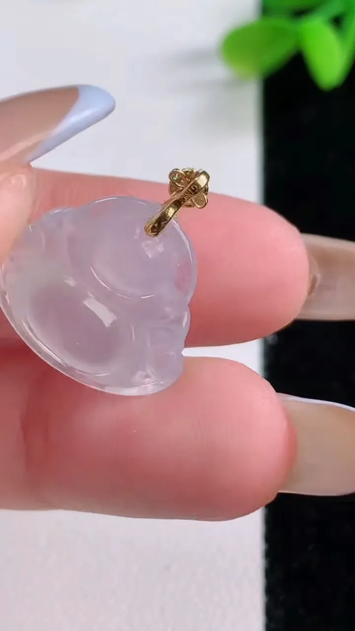 天然A货翡翠种白冰佛公吊坠，尺寸16-18.7-5.6，重量:2.38g
11月21日