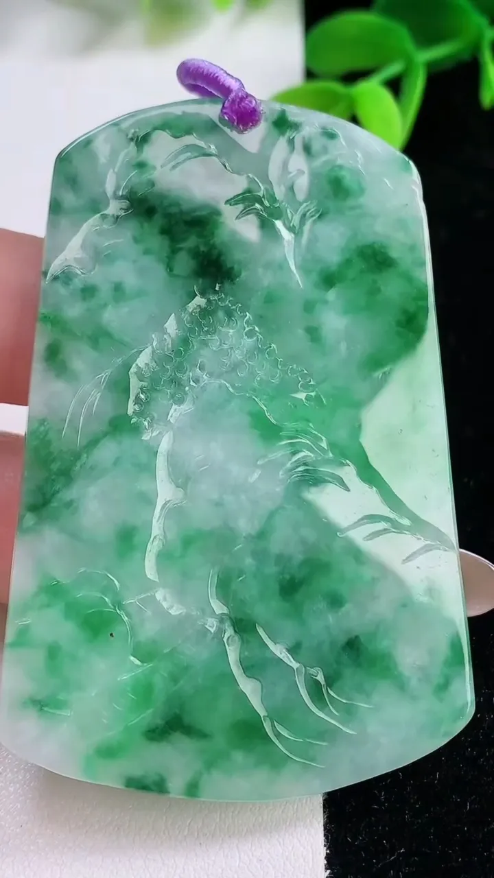 天然A货翡翠山水牌吊坠，尺寸64-42-4.7，重量:27.48g
11月21日