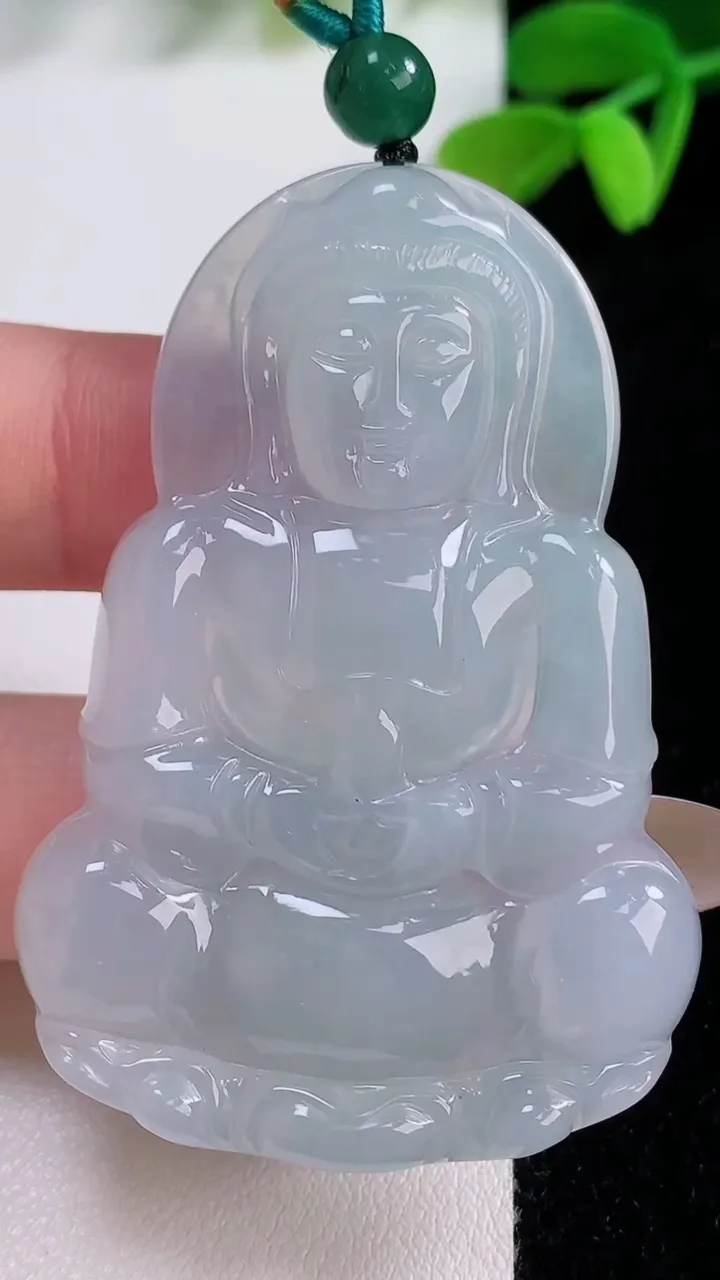 天然A货翡翠观音菩萨吊坠，尺寸55.6-38.6-5.6，重量:20.17g
11月21日