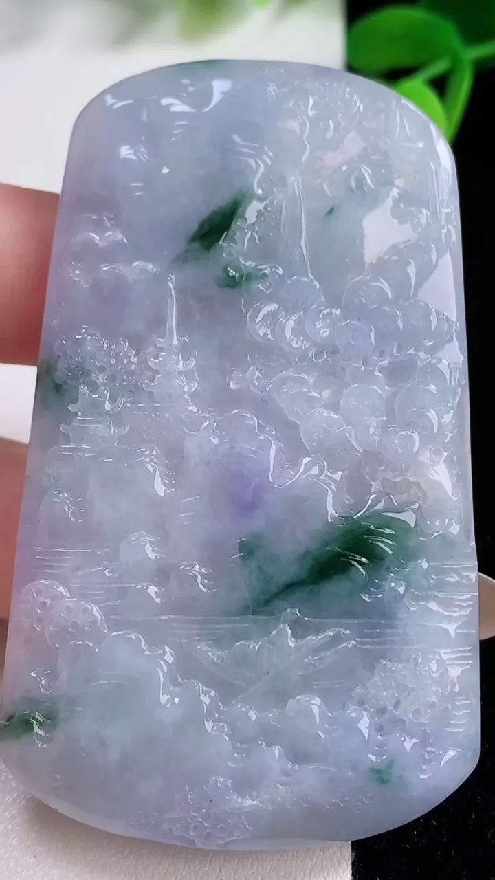 天然A货翡翠牌吊坠，尺寸68-40.6-5，重量:35.97g
11月21日