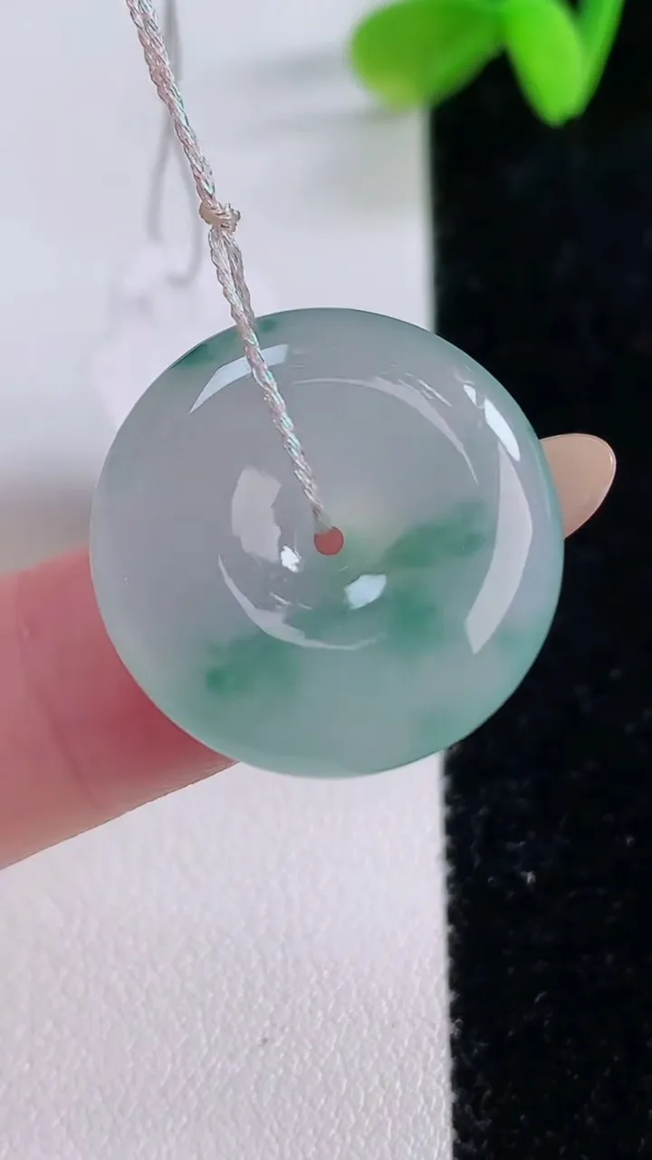 天然A货翡翠冰种飘花平安扣吊坠，尺寸21.5-6，重量:6.06g
11月21日