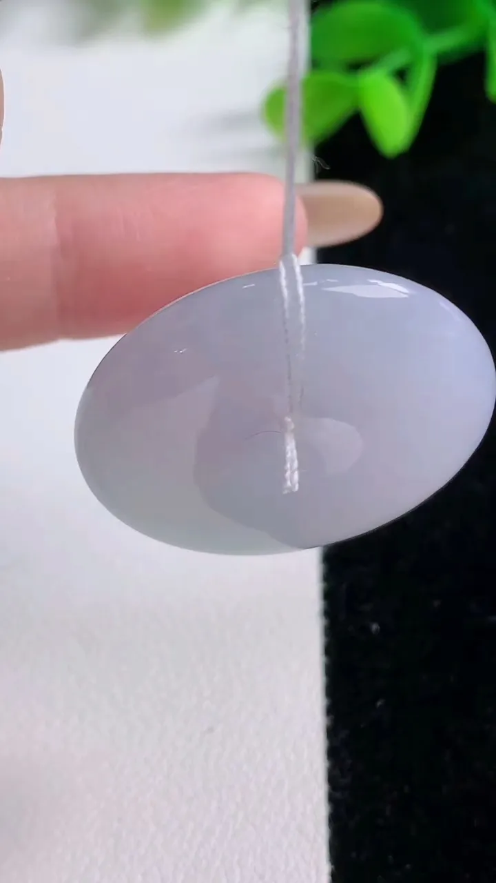 天然A货翡翠紫罗兰平安扣吊坠，尺寸30.6-6.2，重量:12.69g
11月21日