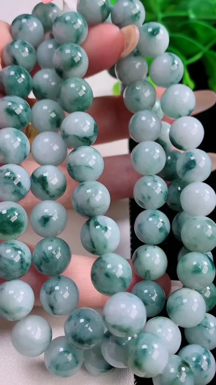 天然A货翡翠飘花圆珠项链，尺寸9.8-70颗，重量:114.84g
11月21日