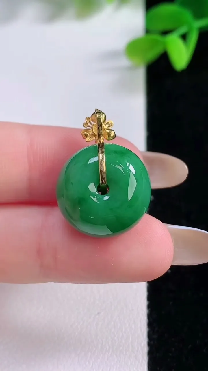 天然A货翡翠路路通吊坠，尺寸17-11.7，重量:7.30g
11月21日