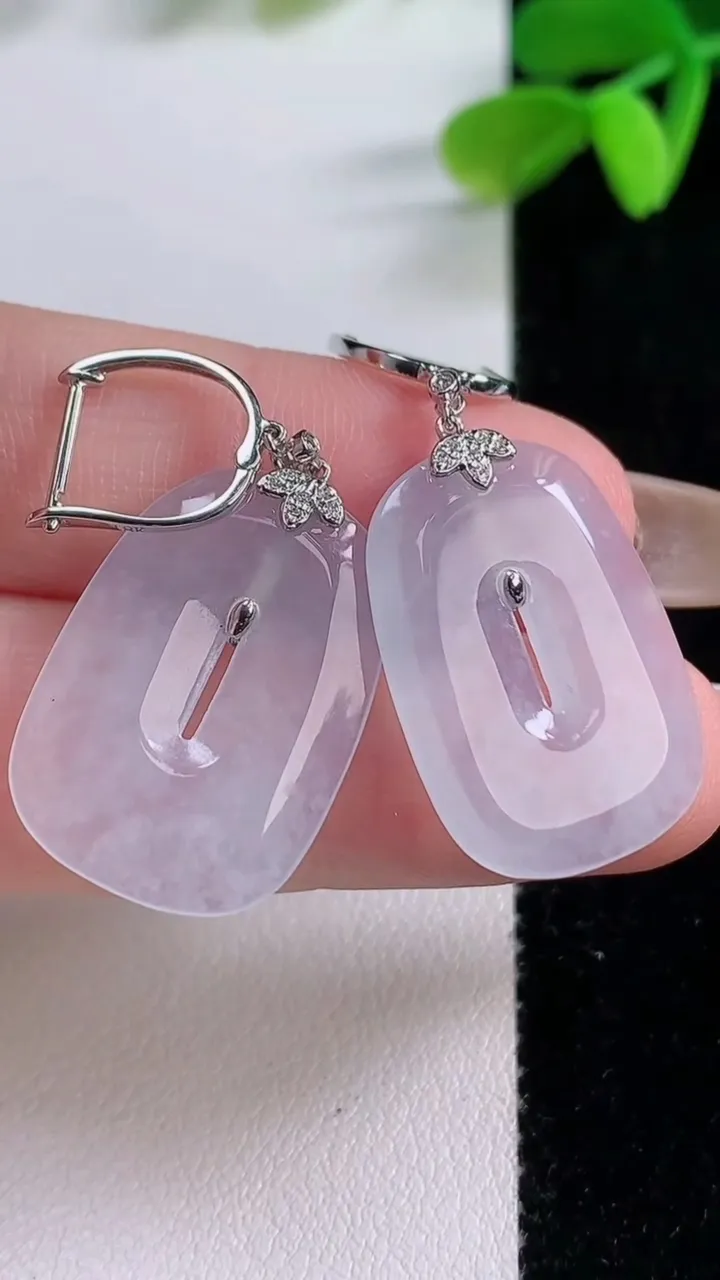 天然A货翡翠18K金紫罗兰多子多福 葡萄吊坠，尺寸39-20.6-12.5，重量:20.44g
11月21日