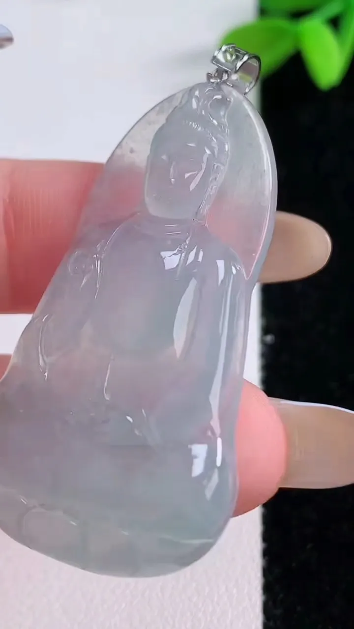 天然A货翡翠观音菩萨吊坠，尺寸45.3-27.4-4.6，重量:9.95g
11月21日