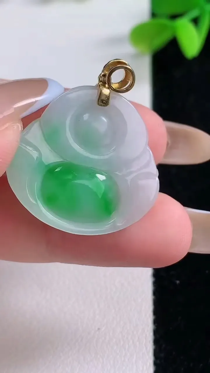 天然A货翡翠佛公吊坠，尺寸23.7-25.8-5.6，重量:5.66g
11月21日