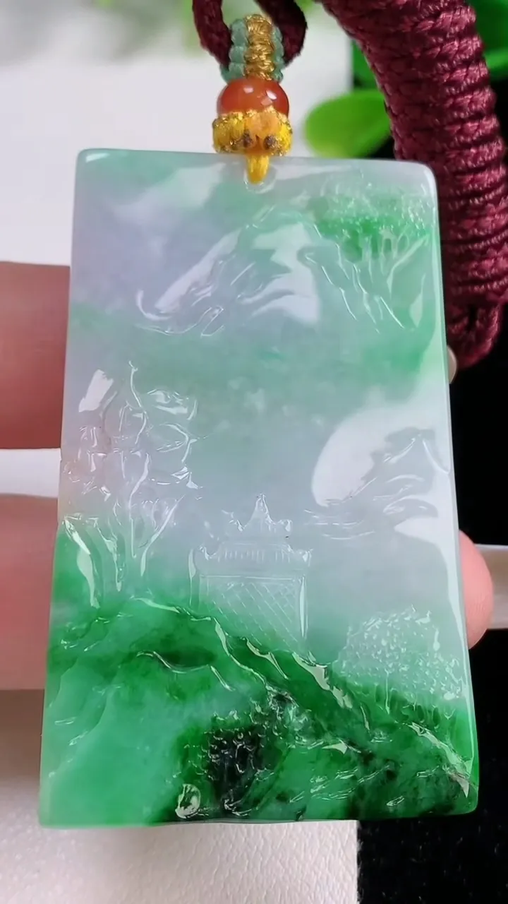 天然A货翡翠山水牌吊坠，尺寸53.4-32.6-5.8，重量:30.36g
11月21日