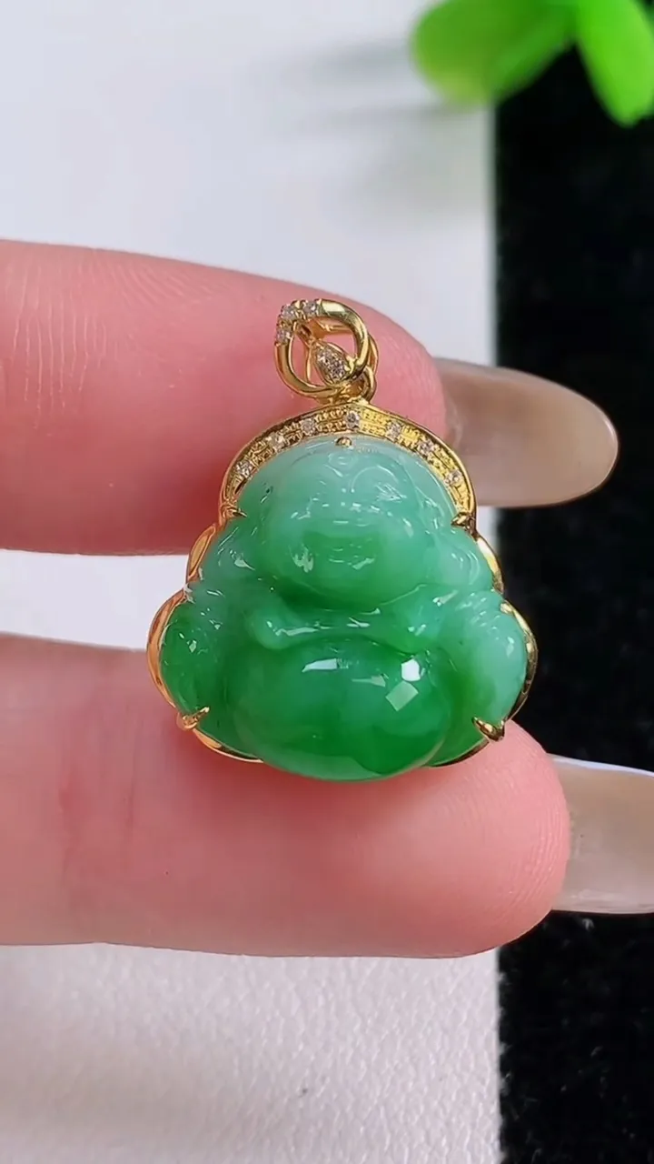 天然A货翡翠佛公吊坠，尺寸21.6-18-9，裸石15.4-16.4重量:3.75g
11月21日