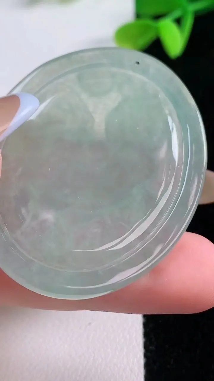 天然A货翡翠生肖鸡吊坠，尺寸47-37.8-4，重量:16.08g
11月21日