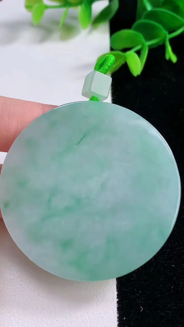 天然A货翡翠无事牌吊坠，尺寸50-6，重量:42.23g
11月21日