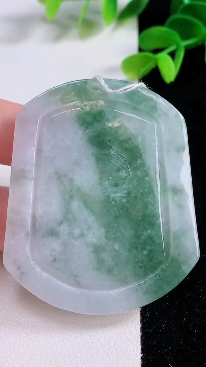 天然A货翡翠生肖虎吊坠，尺寸56.2-46.3-5.3，重量:30.24g
11月21日