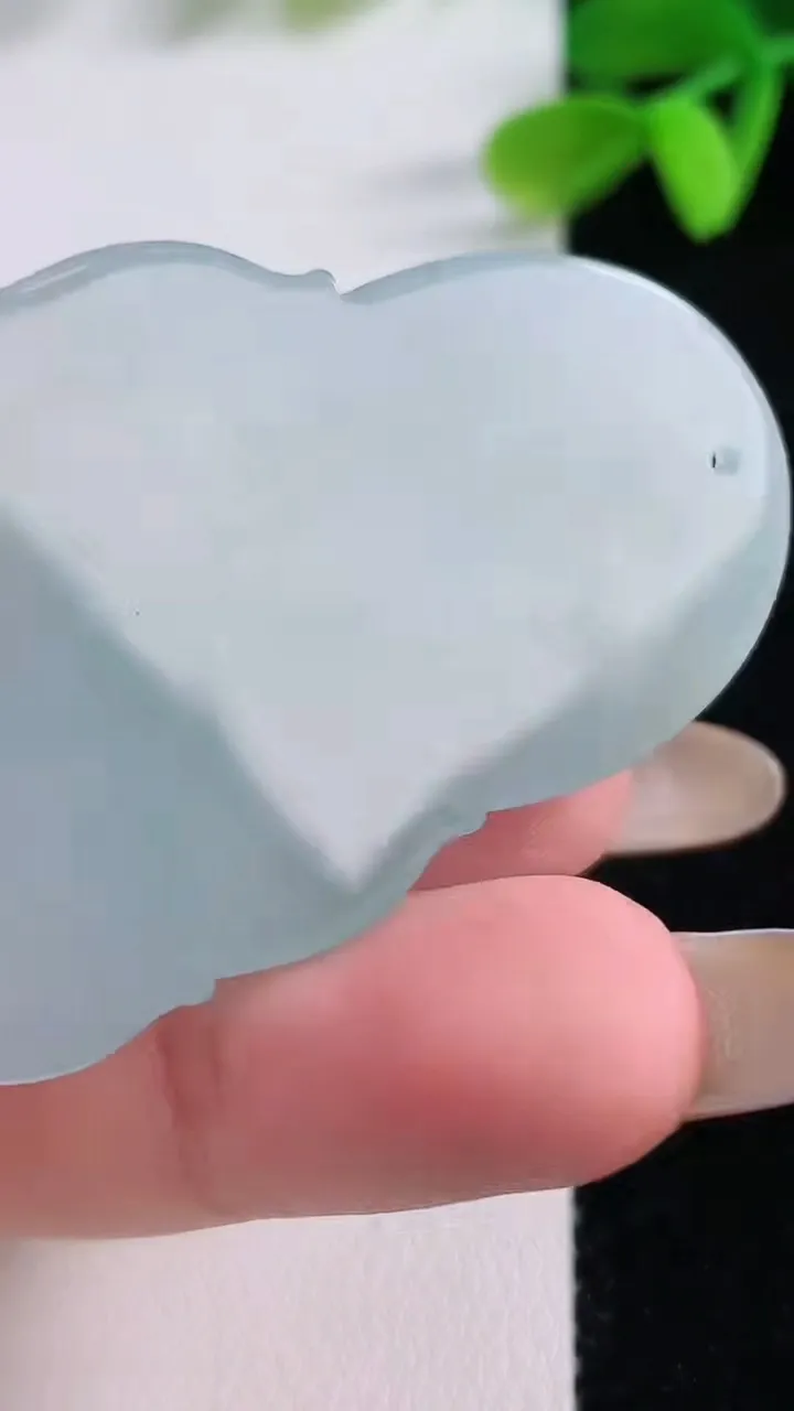 天然A货翡翠文殊菩萨吊坠，尺寸52.6-33-6，重量:20.87g
11月21日