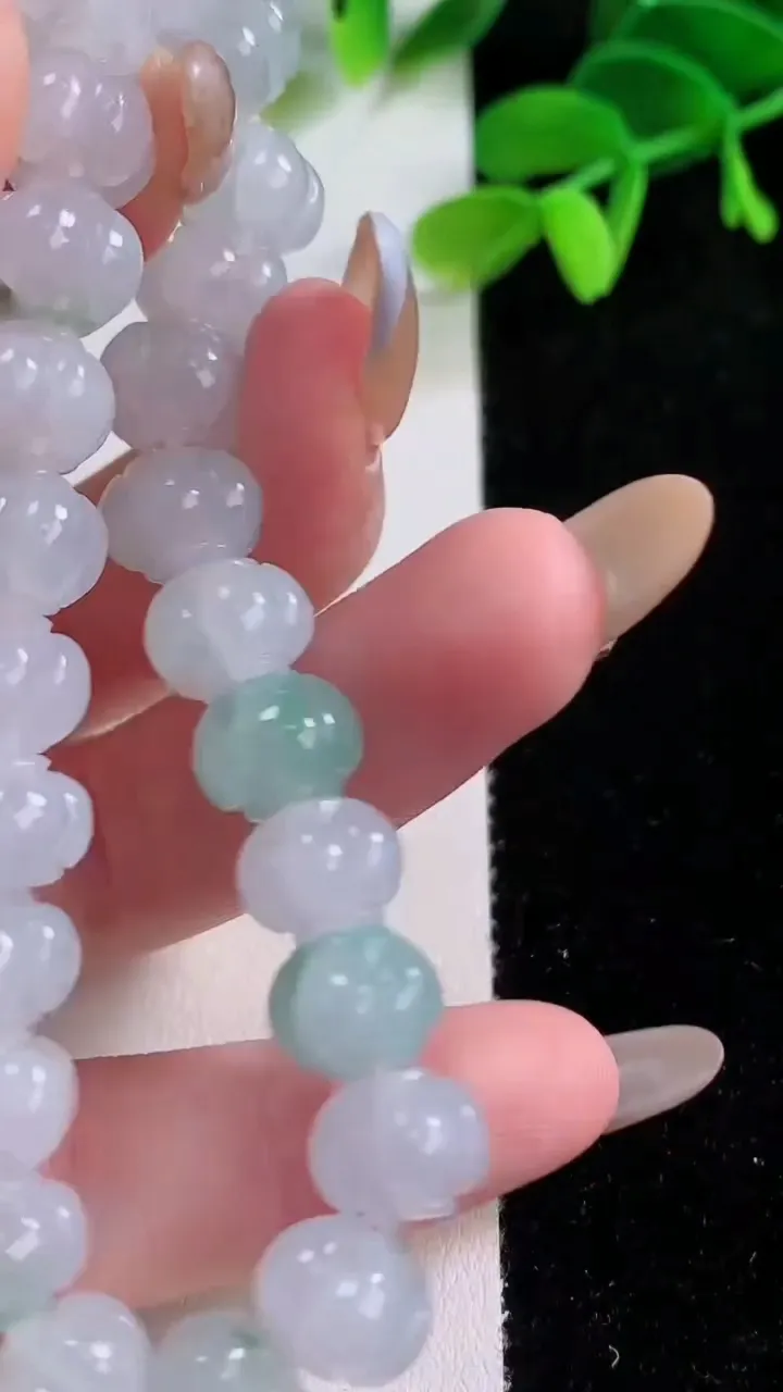 天然A货翡翠莲花手串，尺寸9.6-7.5-24颗，重量:28.73g11月21日
工厂直销收藏佳品,种好水足，色泽均匀，有种有色，上手高大气！