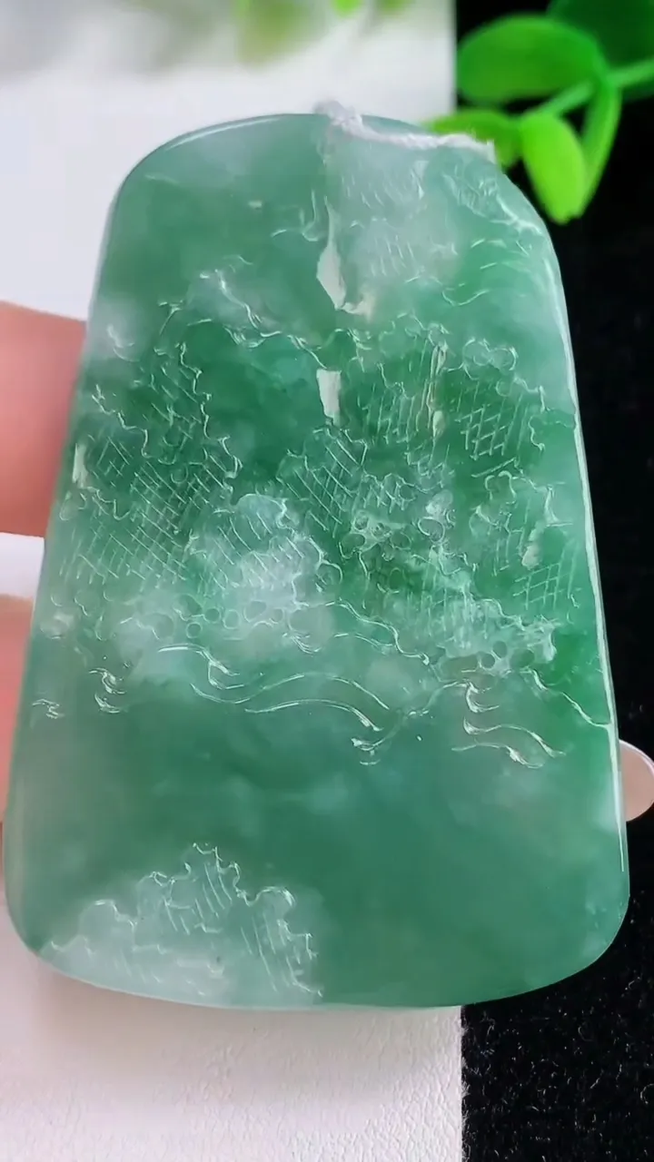 天然A货翡翠山水牌吊坠，尺寸59.3-40.3-9，重量:30.33g
11月21日