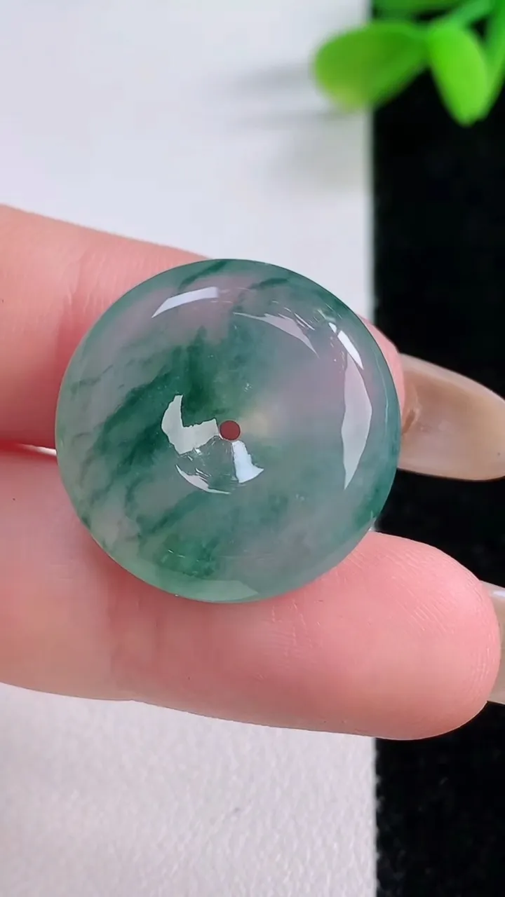 天然A货翡翠冰种飘花平安扣吊坠，尺寸21.6-5.8，重量:6.03g
11月21日