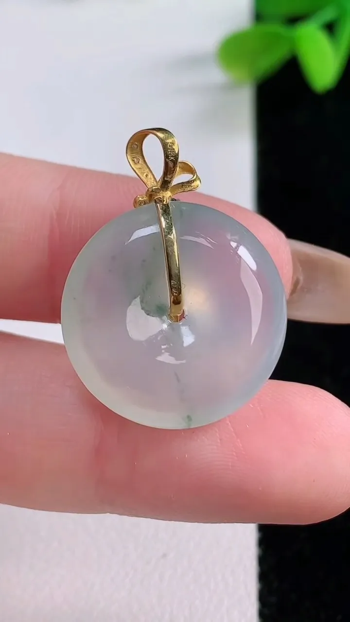 天然A货翡翠种飘花平安扣吊坠，尺寸20-5.5，重量:4.60g
11月21日