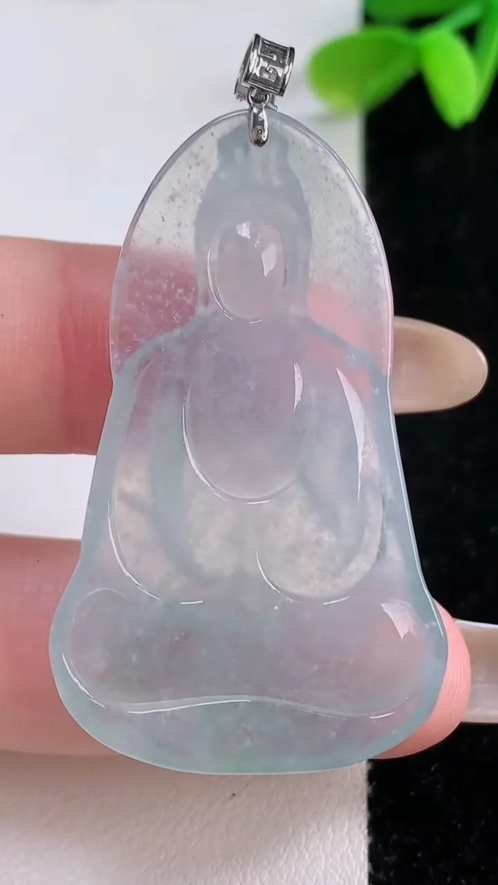 天然A货翡翠观音菩萨吊坠，尺寸45.3-27.4-4.6，重量:9.95g
11月21日