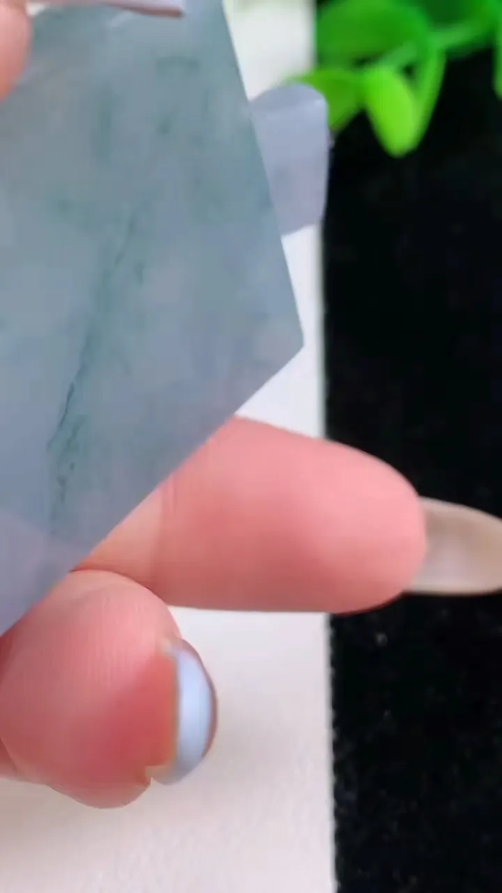 天然A货翡翠紫罗兰无事牌吊坠，尺寸51-34.3-6，重量:38.63g
11月21日