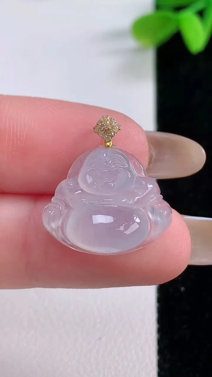 天然A货翡翠种白冰佛公吊坠，尺寸16-18.7-5.6，重量:2.38g
11月21日