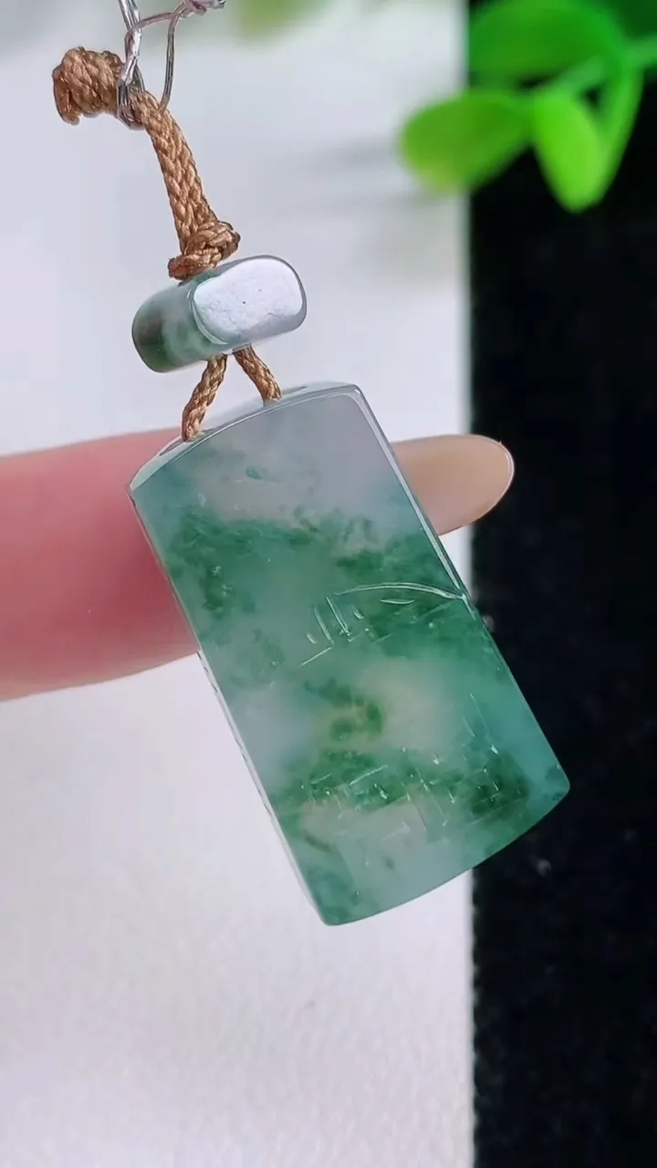 天然A货翡翠冰种飘花仿古无事牌吊坠，尺寸256-13.7-6，重量:6.99g
11月21日