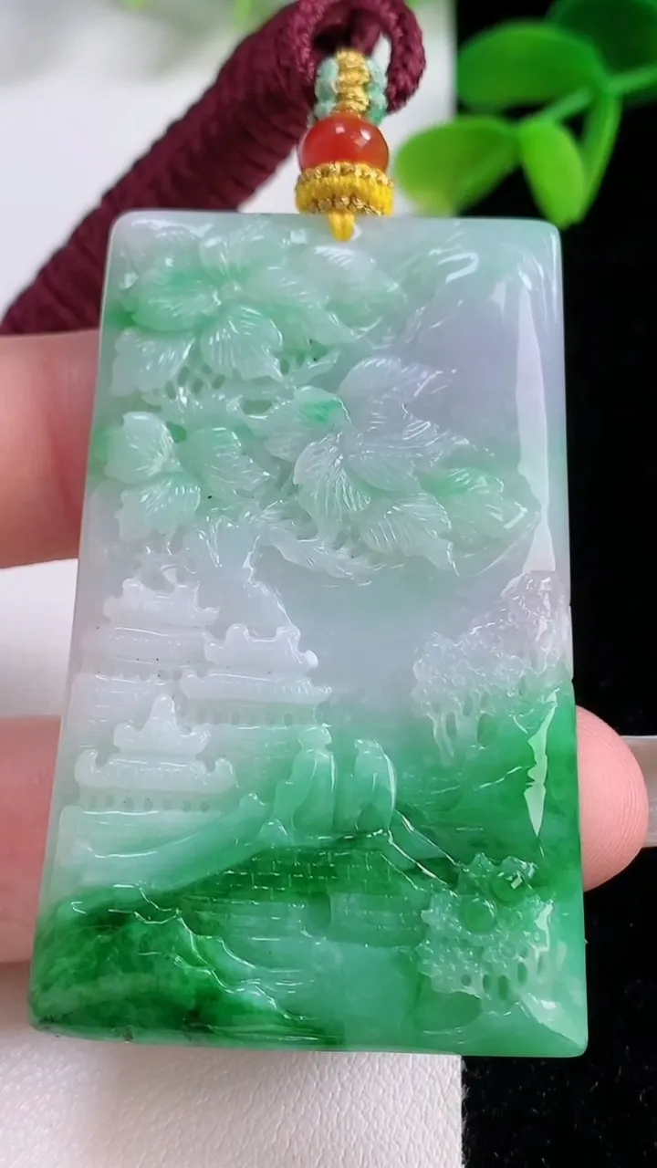 天然A货翡翠山水牌吊坠，尺寸53.4-32.6-5.8，重量:30.36g
11月21日