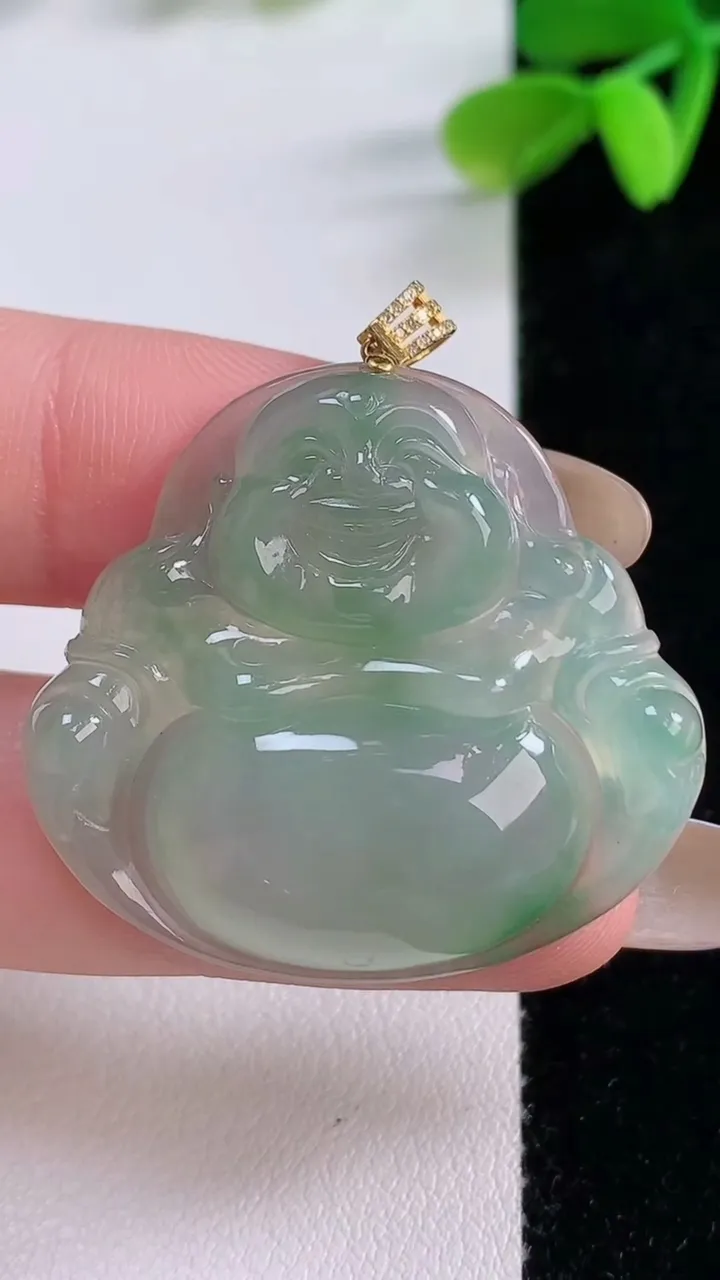 天然A货翡翠佛公吊坠，尺寸31.4-34.7-6.5，重量:10.00g
11月21日