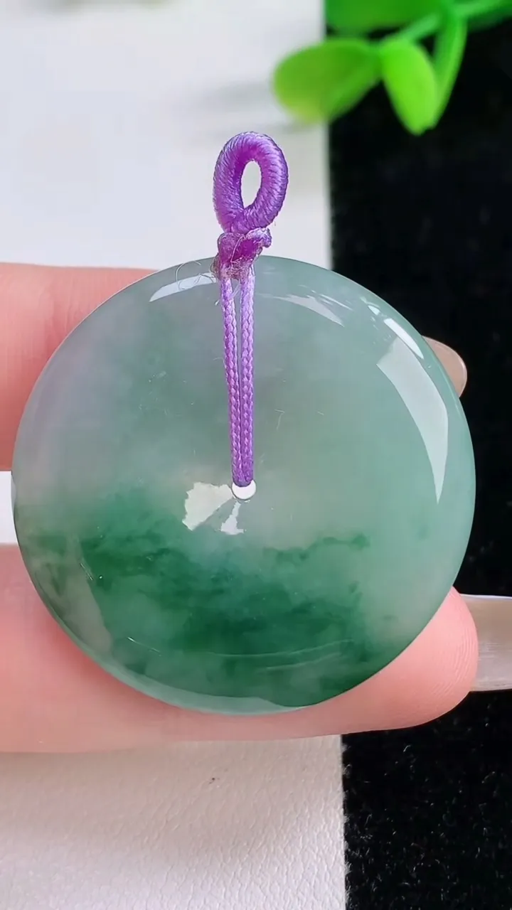 天然A货翡翠平安扣吊坠，尺寸33.6-5.7，重量:13.59g
11月21日