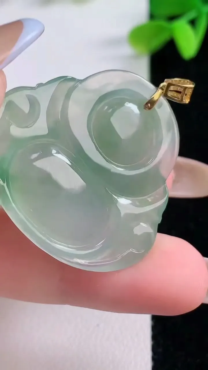 天然A货翡翠佛公吊坠，尺寸31.4-34.7-6.5，重量:10.00g
11月21日