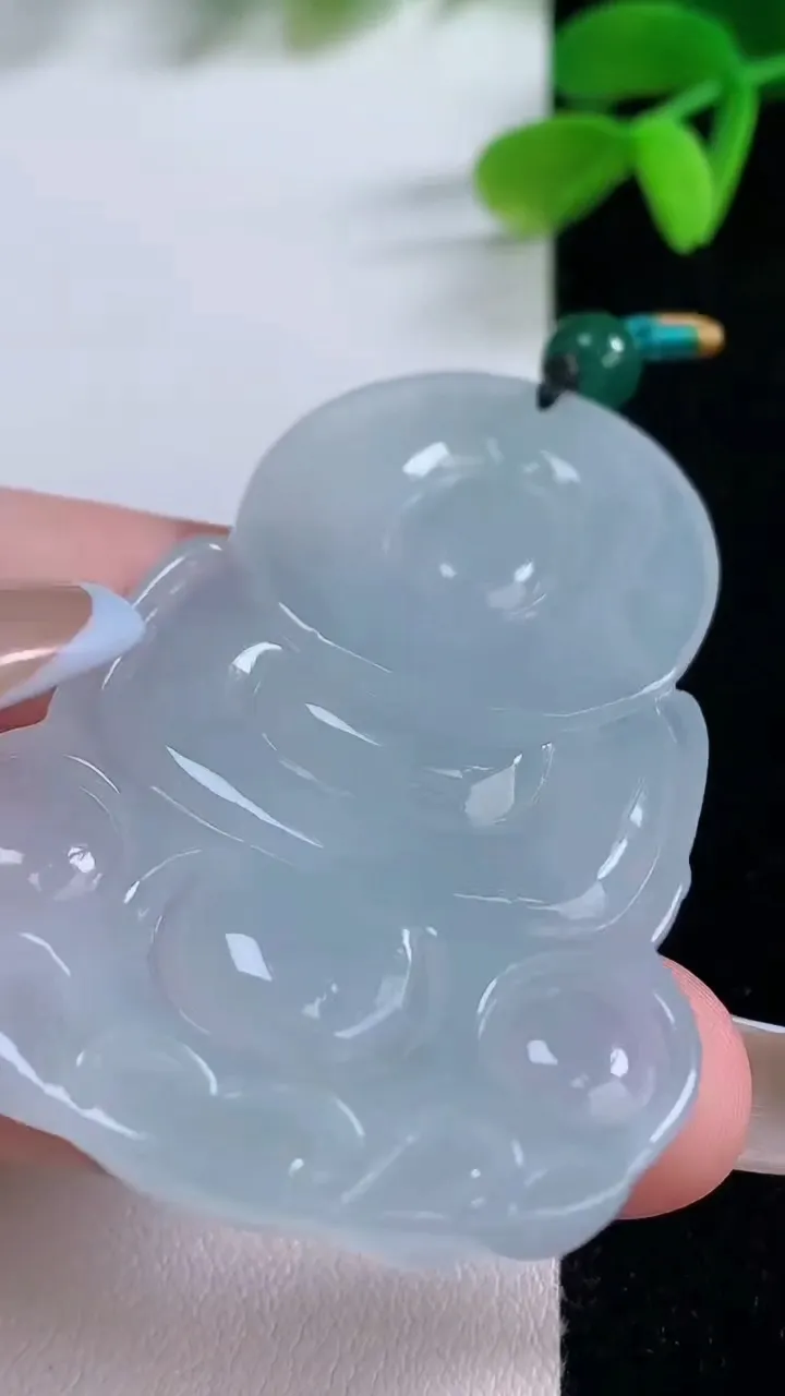 天然A货翡翠观音菩萨吊坠，尺寸55.6-38.6-5.6，重量:20.17g
11月21日