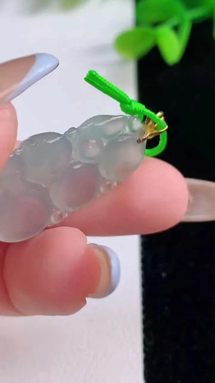 天然A货翡翠生肖猴吊坠，尺寸30.2-17.4-4，重量:3.60g
11月21日