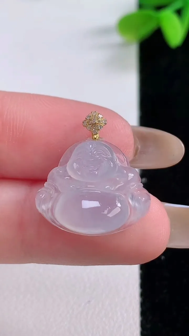 天然A货翡翠种白冰佛公吊坠，尺寸16-18.7-5.6，重量:2.38g
11月21日